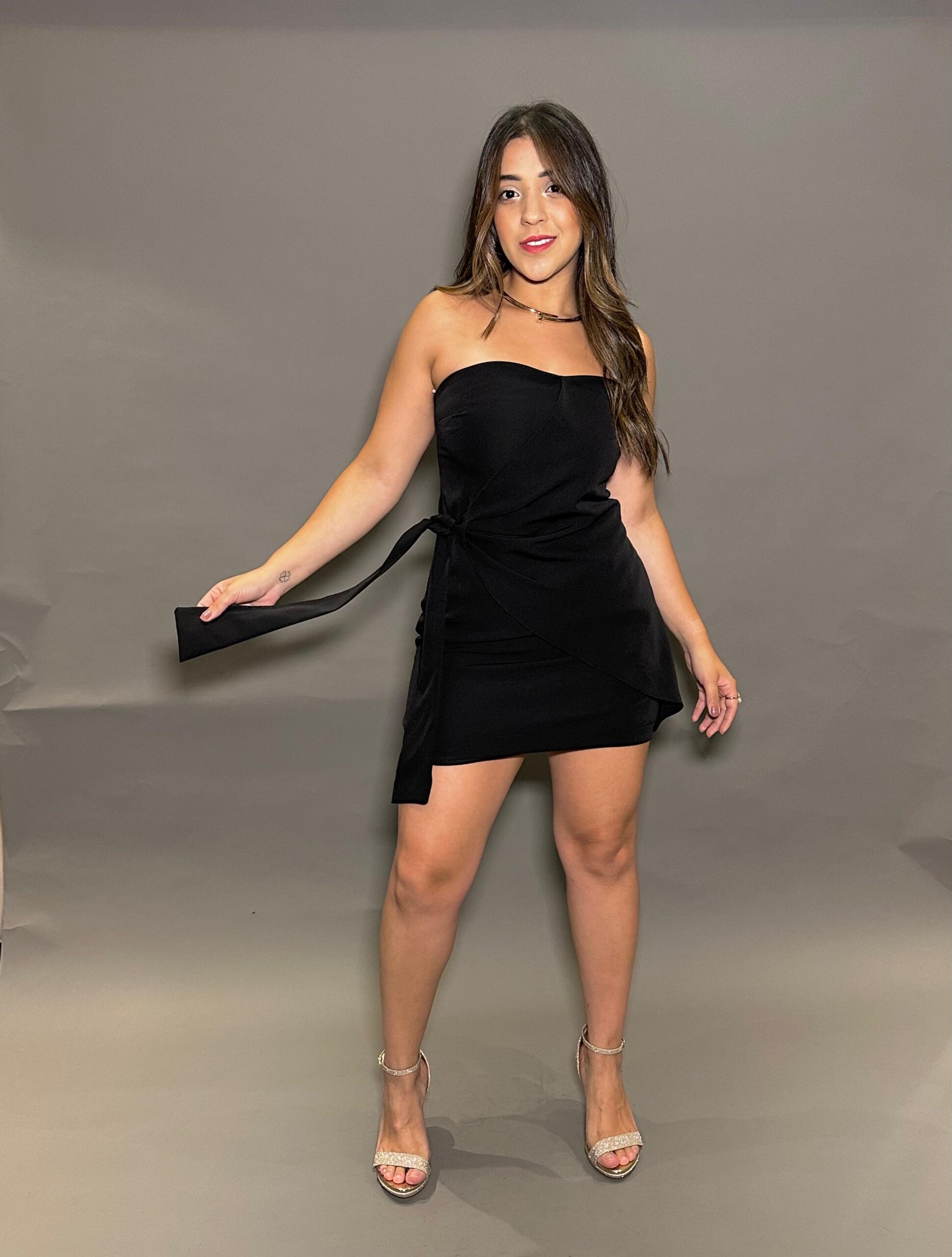 VESTIDO STRAPLESS AMARRAÇÃO LATERAL