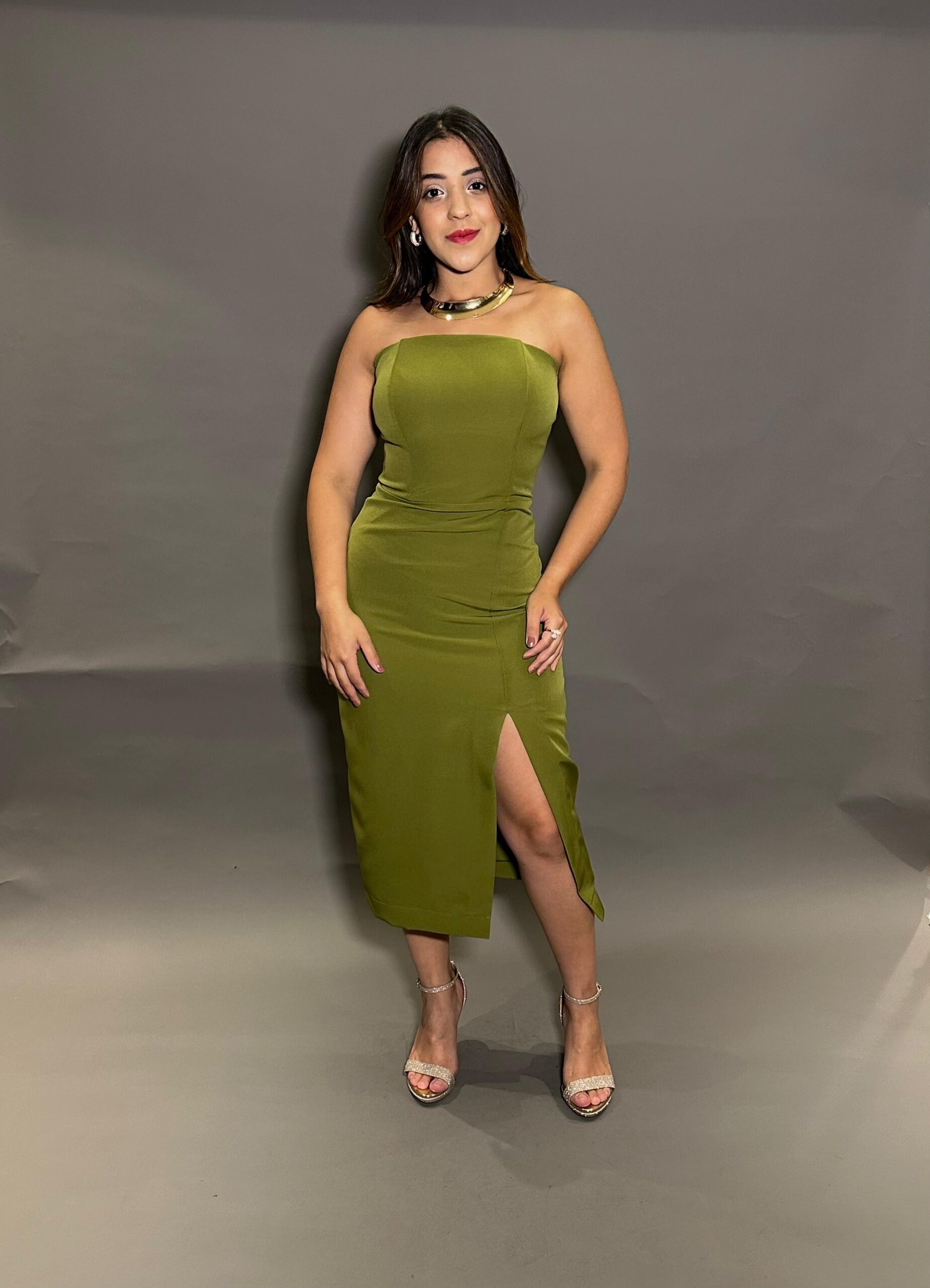 VESTIDO STRAPLESS FENDA